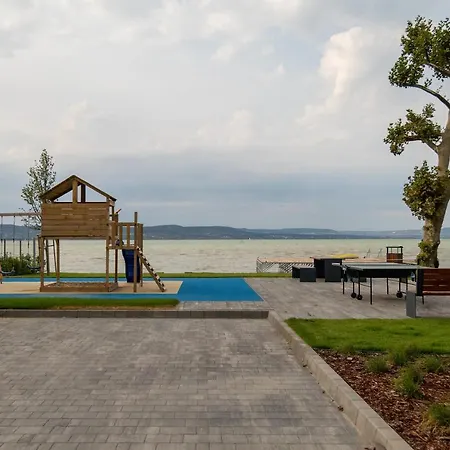 Loulou - アパート